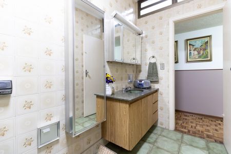 Casa à venda com 178m², 3 quartos e 2 vagas Casa à venda com 178m², 3 quartos e 2 vagasBanheiro Social