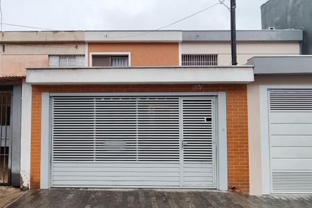 Casa à venda com 178m², 3 quartos e 2 vagas Casa à venda com 178m², 3 quartos e 2 vagasFachada