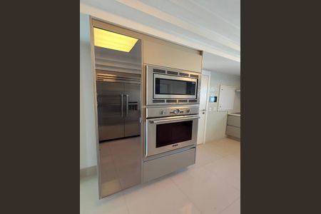 Apartamento à venda com 256m², 4 quartos e 4 vagas