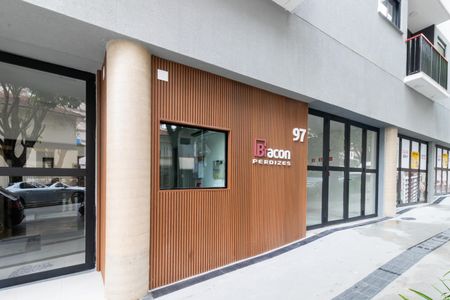 Apartamento à venda com 36m², 2 quartos e sem vaga Apartamento à venda com 36m², 2 quartos e sem vagaFachada e Portaria