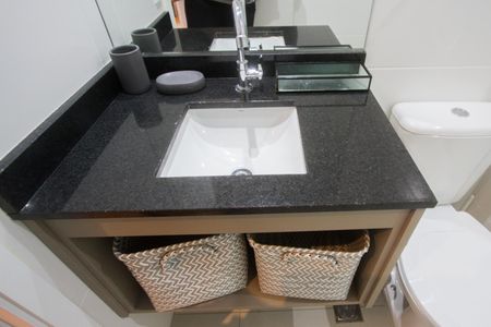 Banheiro Social de kitnet/studio para alugar com 1 quarto, 25m² em Jardim das Acacias, São Paulo