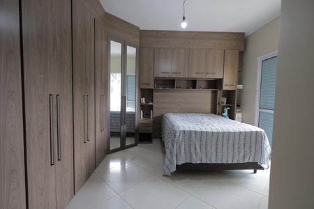 Casa à venda com 190m², 3 quartos e 2 vagasQuarto Suíte 2