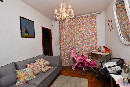 Sala de casa à venda com 8 quartos, 400m² em Ipiranga, Belo Horizonte
