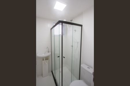 Banheiro de kitnet/studio para alugar com 1 quarto, 18m² em Vila das Belezas, São Paulo