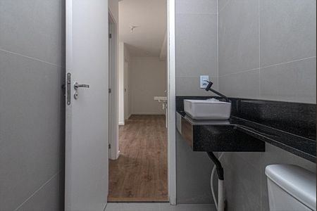 Apartamento para alugar com 31m², 2 quartos e sem vaga Apartamento para alugar com 31m², 2 quartos e sem vagaBanheiro Social