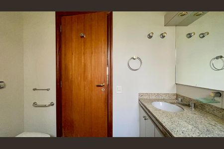 Apartamento à venda com 173m², 3 quartos e 3 vagasBanheiro da Suíte 3