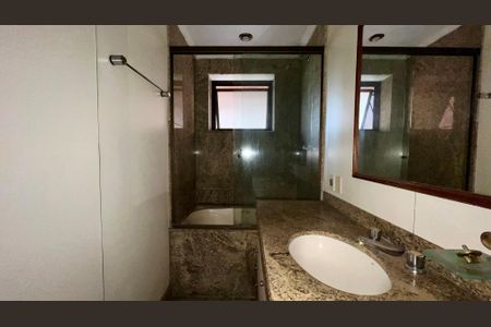 Apartamento à venda com 173m², 3 quartos e 3 vagasBanheiro da Suíte 2