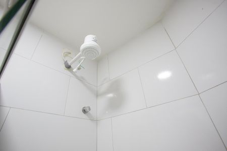 Banheiro de kitnet/studio para alugar com 1 quarto, 40m² em Anil, Rio de Janeiro