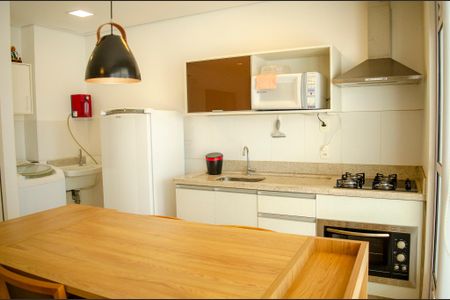 Cozinha de apartamento para alugar com 1 quarto, 53m² em Setor Bueno, Goiânia