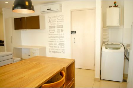 Cozinha de apartamento para alugar com 1 quarto, 53m² em Setor Bueno, Goiânia