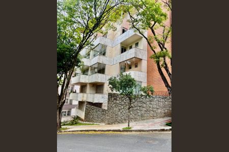 Apartamento à venda com 390m², 4 quartos e 3 vagas Apartamento à venda com 390m², 4 quartos e 3 vagasVista