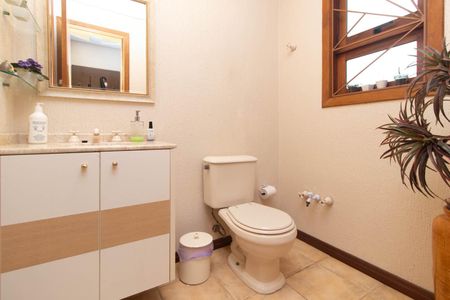 Casa de condomínio à venda com 340m², 3 quartos e 2 vagasLavabo