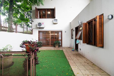 Casa de condomínio à venda com 340m², 3 quartos e 2 vagasQuintal