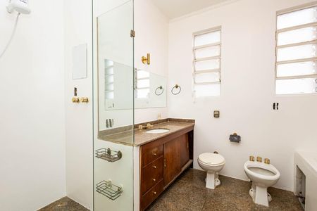 Apartamento à venda com 289m², 4 quartos e 2 vagasBanheiro da Suíte 1