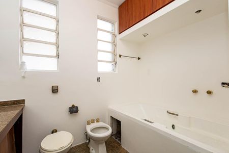 Apartamento à venda com 289m², 4 quartos e 2 vagasBanheiro da Suíte 1