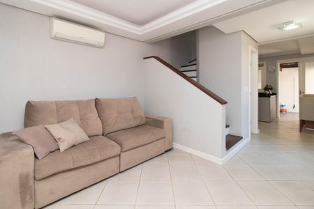 Sala de casa de condomínio à venda com 3 quartos, 140m² em Teresópolis, Porto Alegre