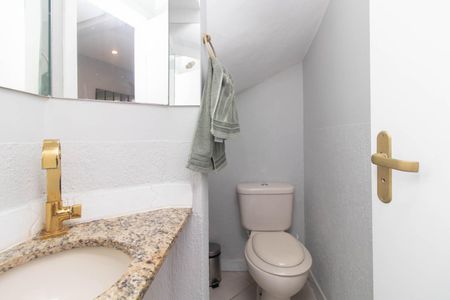 Lavabo de casa de condomínio à venda com 3 quartos, 140m² em Teresópolis, Porto Alegre