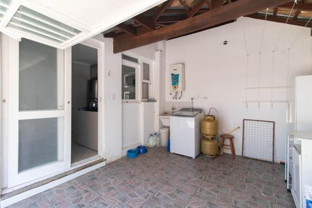 Casa de condomínio à venda com 140m², 3 quartos e 1 vagaÁrea de Serviço