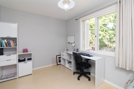 Quarto 2 de casa de condomínio à venda com 3 quartos, 140m² em Teresópolis, Porto Alegre