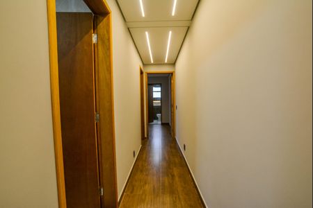 Casa à venda com 147m², 3 quartos e 4 vagas Casa à venda com 147m², 3 quartos e 4 vagasCorredor