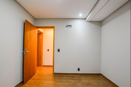 Casa à venda com 147m², 3 quartos e 4 vagas Casa à venda com 147m², 3 quartos e 4 vagasQuarto 2
