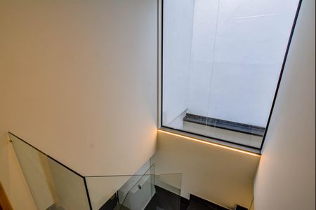 Casa à venda com 147m², 3 quartos e 4 vagas Casa à venda com 147m², 3 quartos e 4 vagasEscada