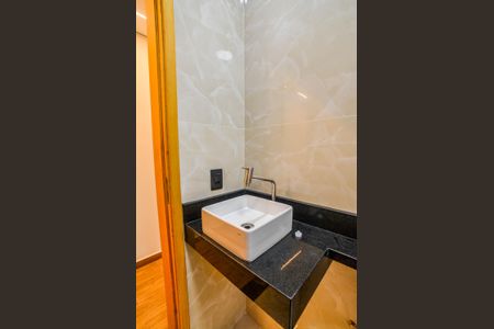 Casa à venda com 147m², 3 quartos e 4 vagas Casa à venda com 147m², 3 quartos e 4 vagasBanheiro Social