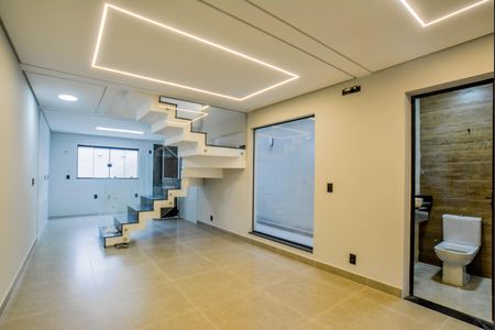 Casa à venda com 147m², 3 quartos e 4 vagas Casa à venda com 147m², 3 quartos e 4 vagasSala