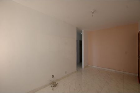 Sala de apartamento para alugar com 2 quartos, 50m² em Vila Valqueire, Rio de Janeiro