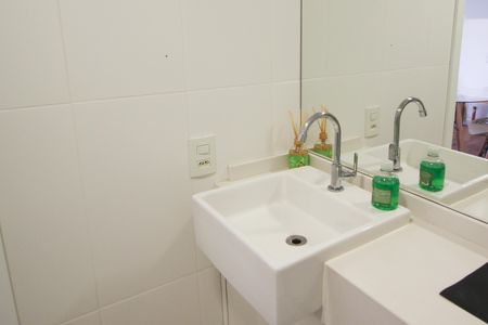 Banheiro de kitnet/studio para alugar com 1 quarto, 25m² em Indianópolis, São Paulo