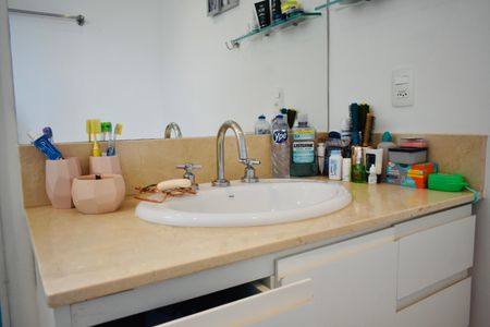 Apartamento à venda com 105m², 3 quartos e 2 vagas Apartamento à venda com 105m², 3 quartos e 2 vagasBanheiro da Suíte