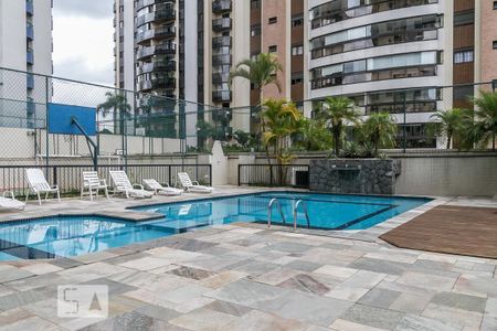 Apartamento à venda com 105m², 3 quartos e 2 vagas Apartamento à venda com 105m², 3 quartos e 2 vagasÁrea comum - Piscina