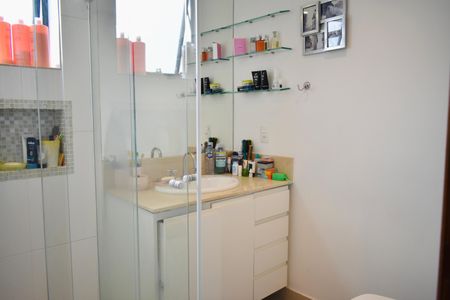 Apartamento à venda com 105m², 3 quartos e 2 vagas Apartamento à venda com 105m², 3 quartos e 2 vagasBanheiro da Suíte