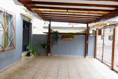 Casa à venda com 130m², 3 quartos e 2 vagas Casa à venda com 130m², 3 quartos e 2 vagasGaragem