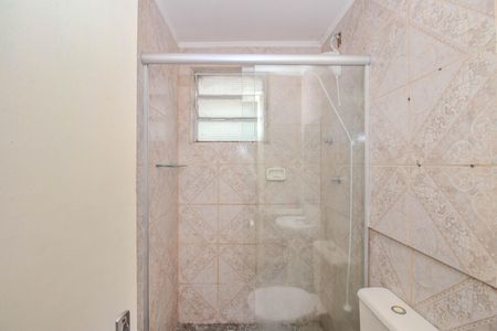 Banheiro de apartamento à venda com 1 quarto, 50m² em Passo D’areia, Porto Alegre