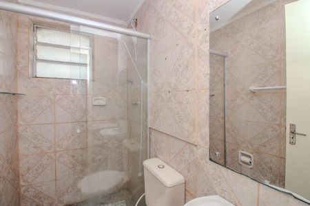 Banheiro de apartamento à venda com 1 quarto, 50m² em Passo D’areia, Porto Alegre