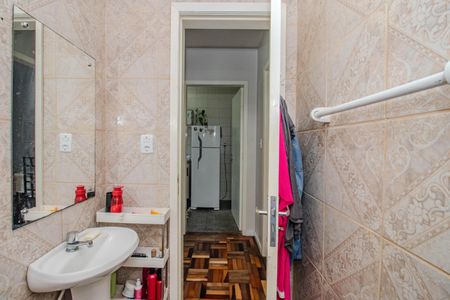 Banheiro de apartamento à venda com 1 quarto, 50m² em Passo D’areia, Porto Alegre