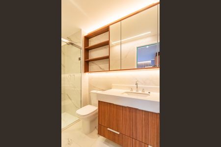 Banheiro da Suíte de apartamento para alugar com 1 quarto, 54m² em Alphaville Industrial, Barueri