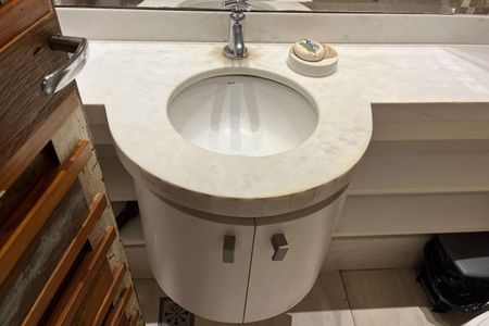 Apartamento para alugar com 180m², 3 quartos e 2 vagas Apartamento para alugar com 180m², 3 quartos e 2 vagasLavabo