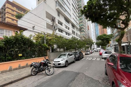 Apartamento para alugar com 180m², 3 quartos e 2 vagas Apartamento para alugar com 180m², 3 quartos e 2 vagasVista da Rua