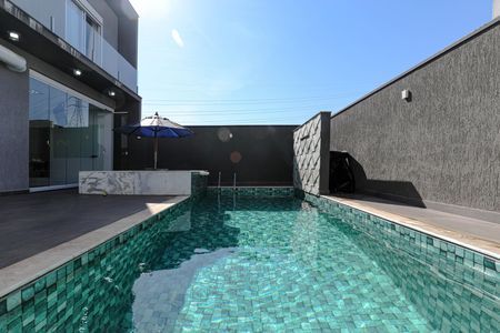 Casa de condomínio para alugar com 240m², 3 quartos e 4 vagasPiscina