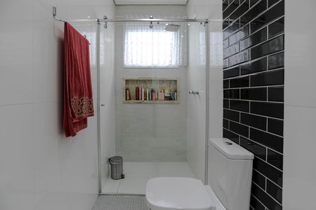 Casa de condomínio para alugar com 240m², 3 quartos e 4 vagasBanheiro da Suíte 2