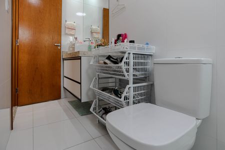 Casa de condomínio para alugar com 240m², 3 quartos e 4 vagasBanheiro da Suíte 1