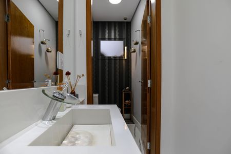 Casa de condomínio para alugar com 240m², 3 quartos e 4 vagasLavabo