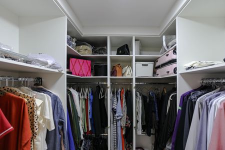 Casa de condomínio para alugar com 240m², 3 quartos e 4 vagasCloset da Suíte 3