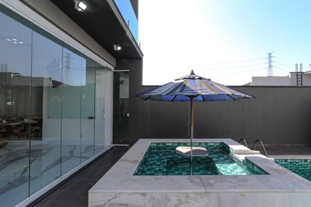 Casa de condomínio para alugar com 240m², 3 quartos e 4 vagasPiscina