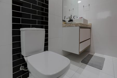 Casa de condomínio para alugar com 240m², 3 quartos e 4 vagasBanheiro da Suíte 2