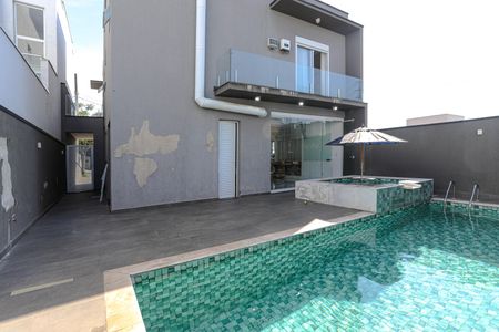 Casa de condomínio para alugar com 240m², 3 quartos e 4 vagasPiscina