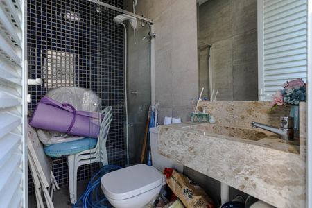 Casa de condomínio para alugar com 240m², 3 quartos e 4 vagasBanheiro da Piscina