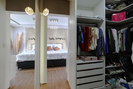 Casa de condomínio para alugar com 240m², 3 quartos e 4 vagasCloset da Suíte 3